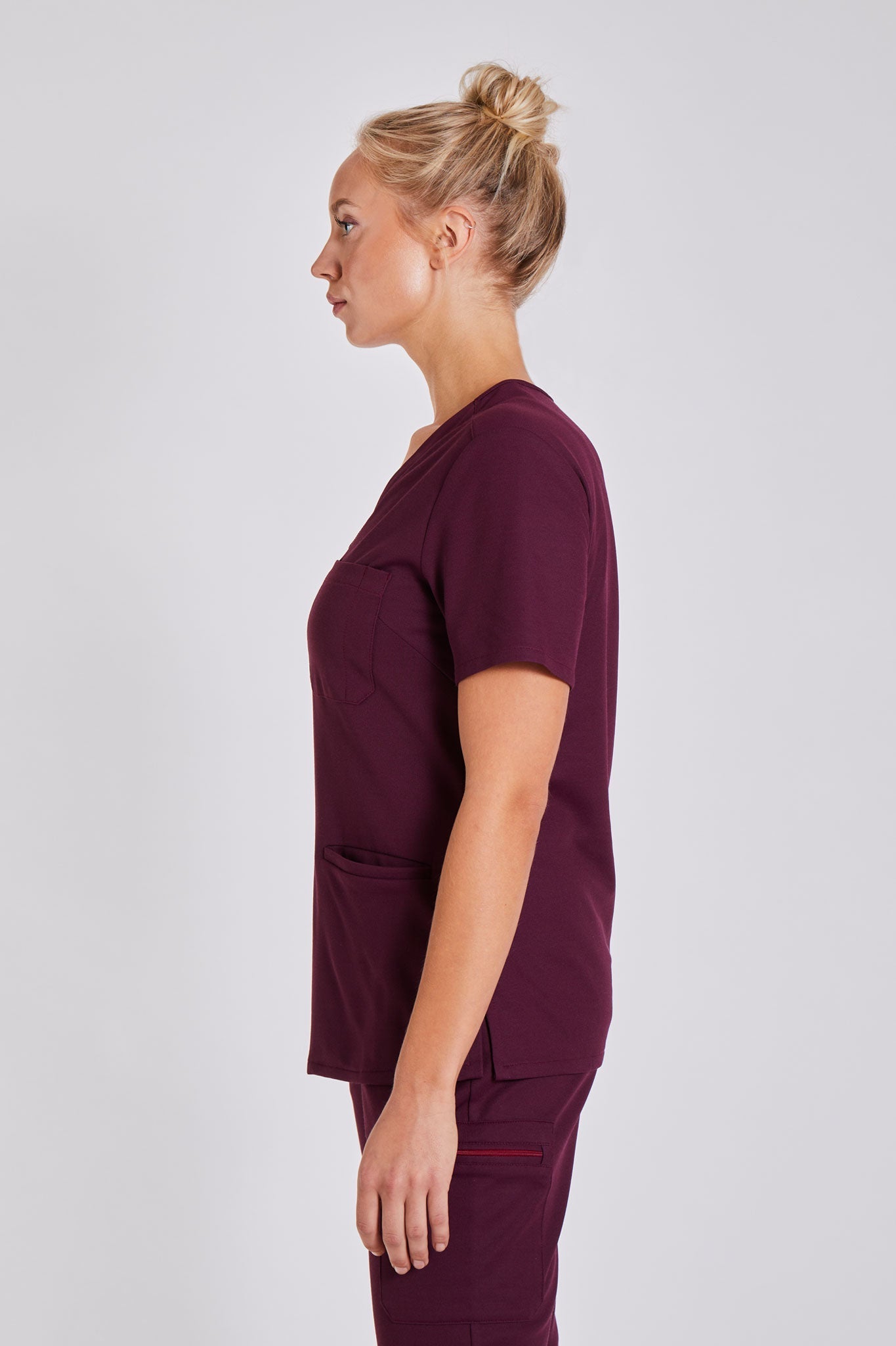 Comfort Scrub Top "Indira" – Bordeaux (Regular Fit)