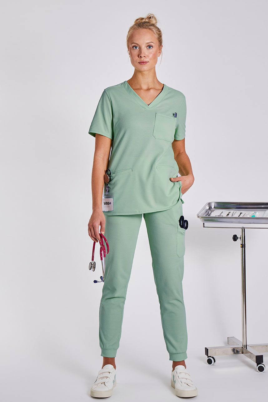 Comfort Scrub Top "Indira" – Green (Regular Fit)