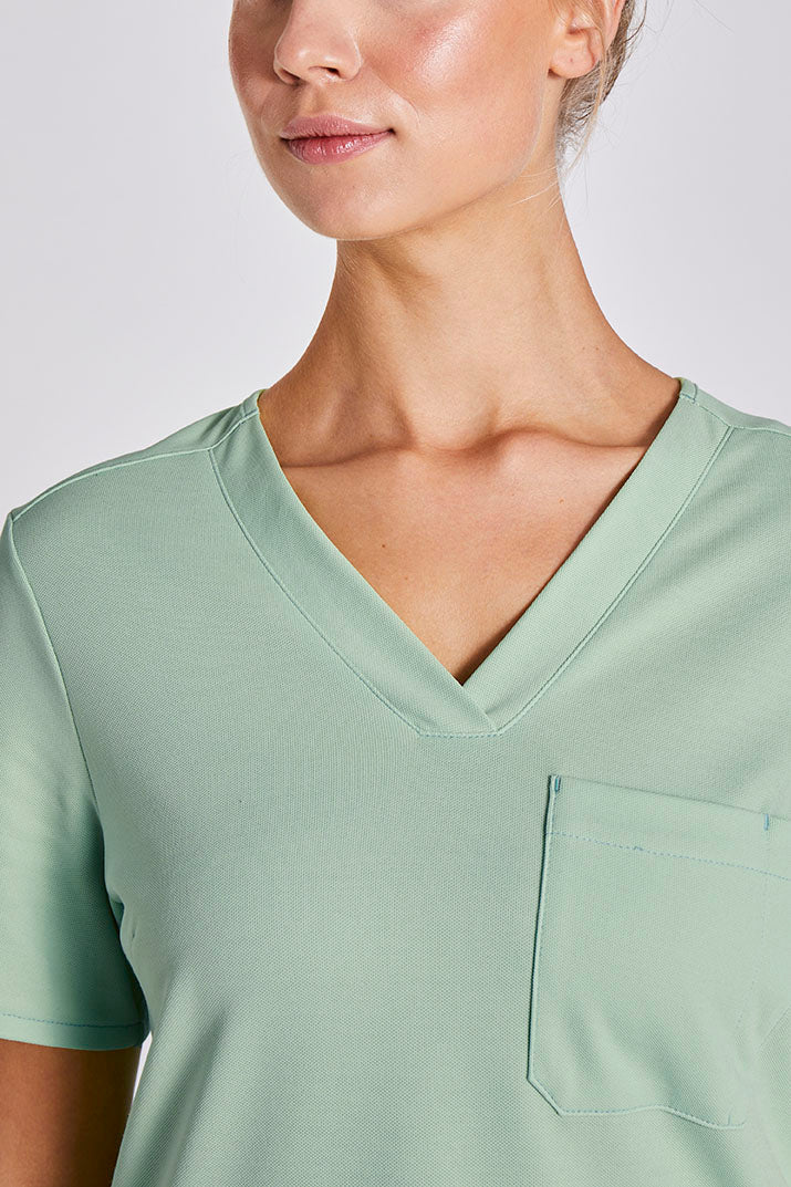 Comfort Scrub Top "Indira" – Green (Regular Fit)