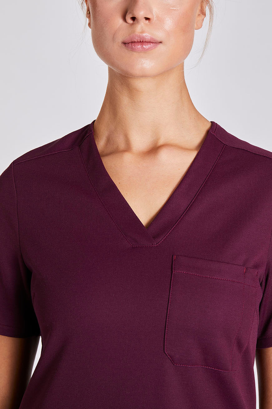 Comfort Scrub Top "Kamala" – Bordeaux (Slim Fit)